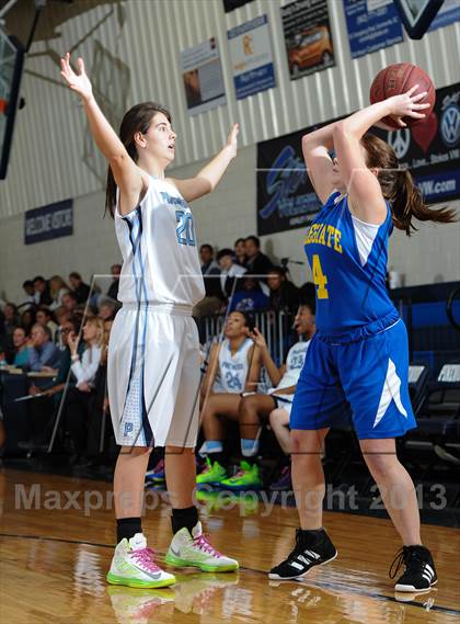 Thumbnail 3 in Charleston Collegiate vs. Pinewood Prep photogallery.