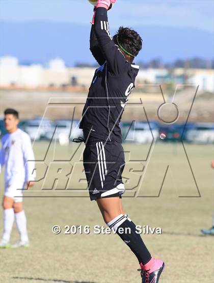 Thumbnail 2 in Chula Vista vs. Warren (21st Annual SoCal Classic) photogallery.