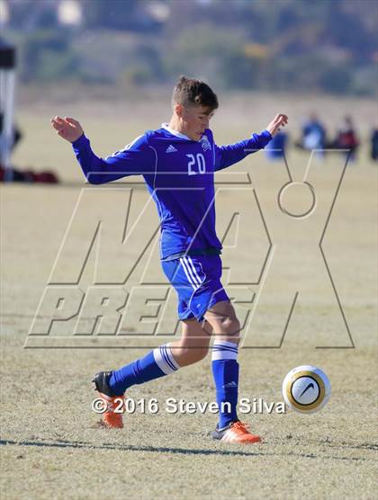 Thumbnail 3 in Chula Vista vs. Warren (21st Annual SoCal Classic) photogallery.