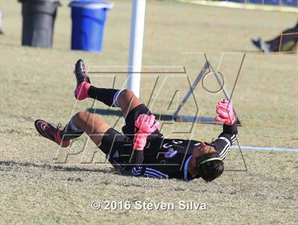 Thumbnail 3 in Chula Vista vs. Warren (21st Annual SoCal Classic) photogallery.