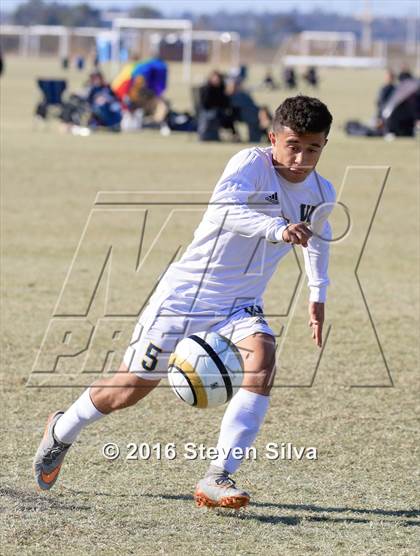 Thumbnail 2 in Chula Vista vs. Warren (21st Annual SoCal Classic) photogallery.