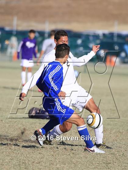 Thumbnail 2 in Chula Vista vs. Warren (21st Annual SoCal Classic) photogallery.