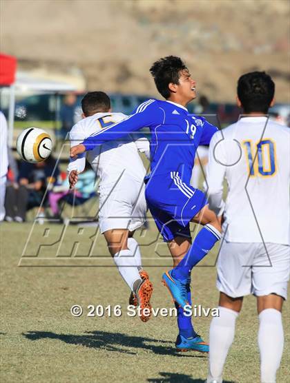 Thumbnail 3 in Chula Vista vs. Warren (21st Annual SoCal Classic) photogallery.