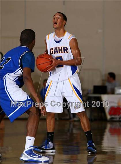 Thumbnail 2 in Gahr vs. Price (Pangos Dream Classic) photogallery.