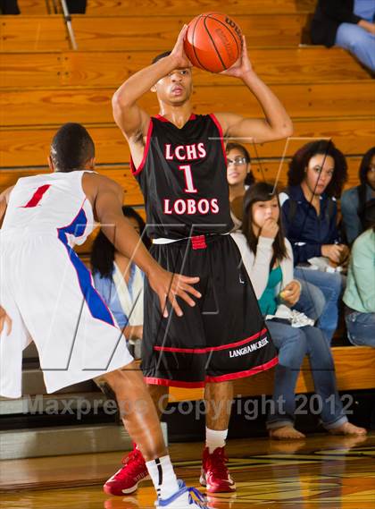 Thumbnail 2 in Langham Creek vs. Dawson (McDonald's Texas Invitational) photogallery.