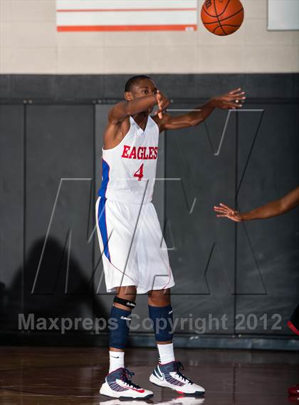Thumbnail 1 in Langham Creek vs. Dawson (McDonald's Texas Invitational) photogallery.