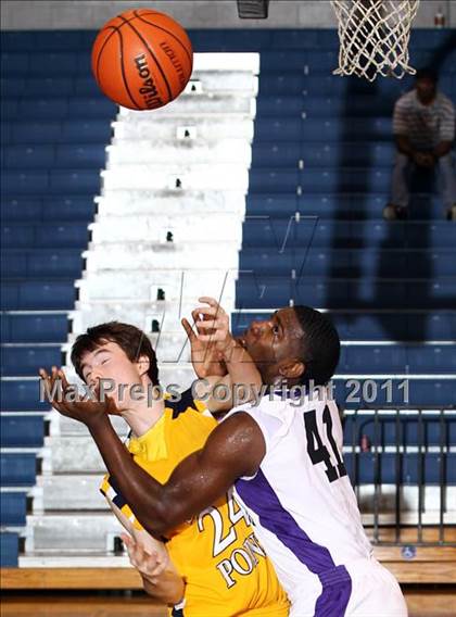 Thumbnail 3 in University vs. Stony Point photogallery.