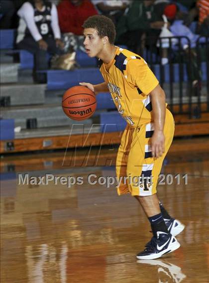 Thumbnail 1 in University vs. Stony Point photogallery.