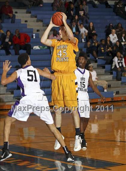 Thumbnail 3 in University vs. Stony Point photogallery.