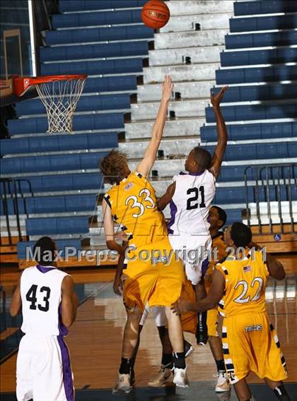 Thumbnail 2 in University vs. Stony Point photogallery.