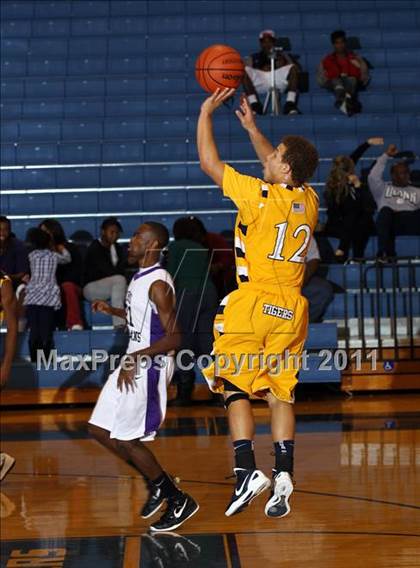 Thumbnail 2 in University vs. Stony Point photogallery.