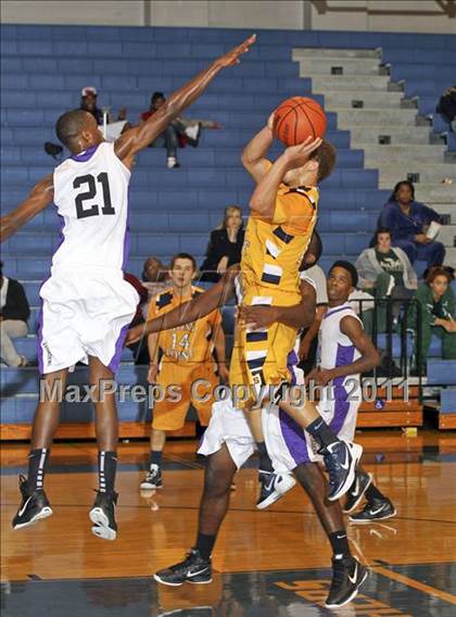 Thumbnail 1 in University vs. Stony Point photogallery.