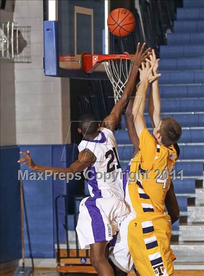 Thumbnail 2 in University vs. Stony Point photogallery.