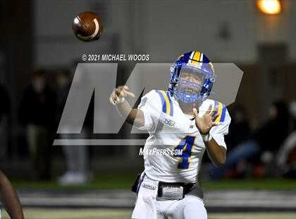 Thumbnail 2 in Bentonville vs. North Little Rock (AAA 7A Quarterfinal Playoff) photogallery.