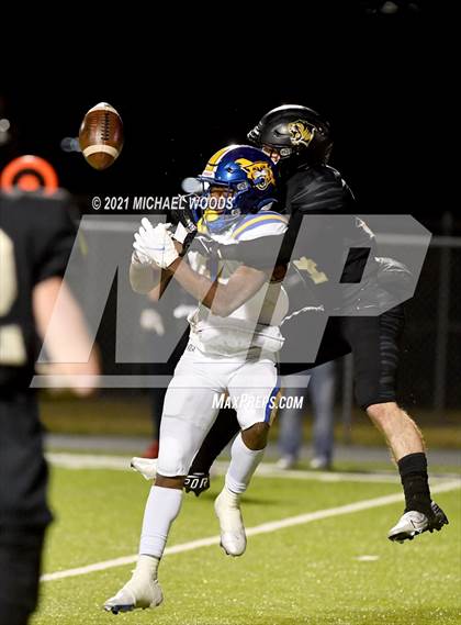 Thumbnail 1 in Bentonville vs. North Little Rock (AAA 7A Quarterfinal Playoff) photogallery.