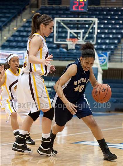 Thumbnail 3 in Bishop's vs Mater Dei (CIF SDS D4 Final) photogallery.