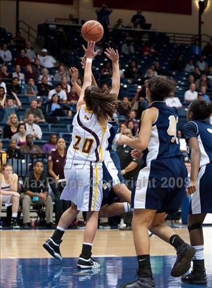 Thumbnail 1 in Bishop's vs Mater Dei (CIF SDS D4 Final) photogallery.