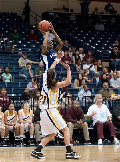 Thumbnail 2 in Bishop's vs Mater Dei (CIF SDS D4 Final) photogallery.