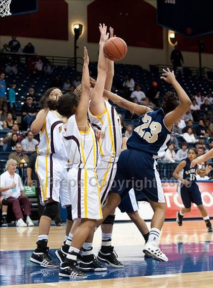 Thumbnail 1 in Bishop's vs Mater Dei (CIF SDS D4 Final) photogallery.