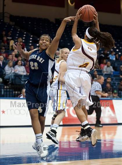 Thumbnail 1 in Bishop's vs Mater Dei (CIF SDS D4 Final) photogallery.