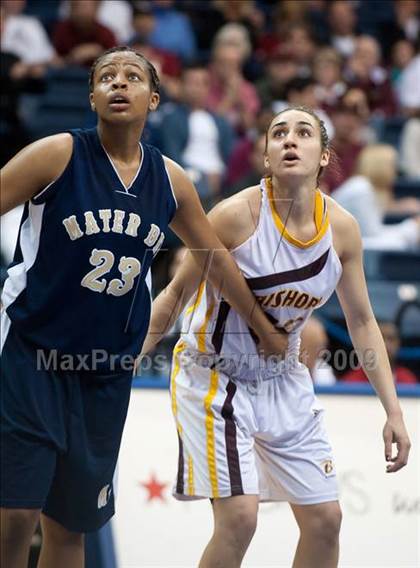 Thumbnail 2 in Bishop's vs Mater Dei (CIF SDS D4 Final) photogallery.