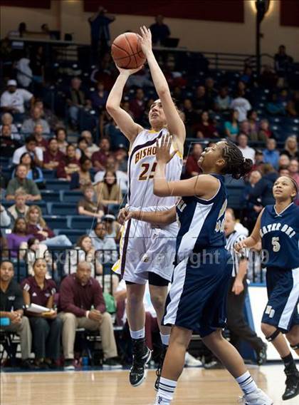 Thumbnail 1 in Bishop's vs Mater Dei (CIF SDS D4 Final) photogallery.