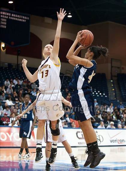 Thumbnail 2 in Bishop's vs Mater Dei (CIF SDS D4 Final) photogallery.