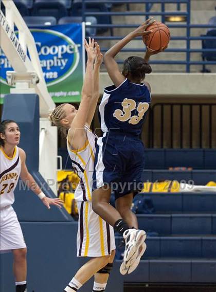 Thumbnail 3 in Bishop's vs Mater Dei (CIF SDS D4 Final) photogallery.