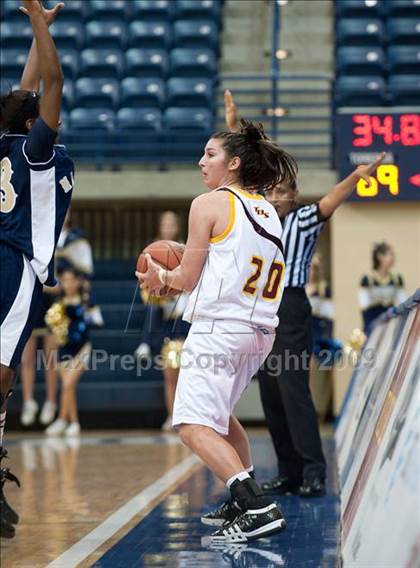 Thumbnail 3 in Bishop's vs Mater Dei (CIF SDS D4 Final) photogallery.