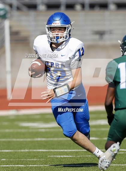 Thumbnail 1 in JV: Junipero Serra @ Sacred Heart Cathedral Preparatory photogallery.