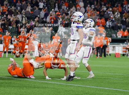 Thumbnail 2 in Graham @ Celina (UIL Class 4A Division 2  Region Final) photogallery.