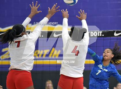 Thumbnail 1 in Xavier vs Redondo Union (Durango Fall Classic) photogallery.