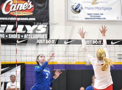 Thumbnail 3 in Xavier vs Redondo Union (Durango Fall Classic) photogallery.