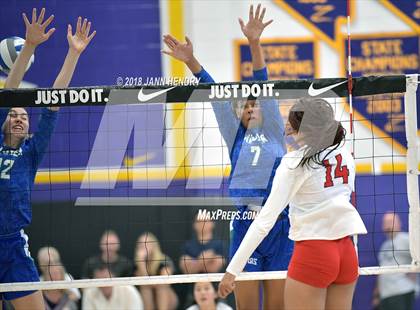 Thumbnail 3 in Xavier vs Redondo Union (Durango Fall Classic) photogallery.