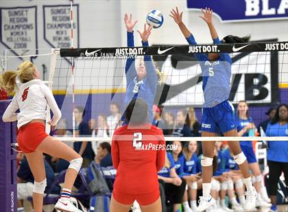 Thumbnail 3 in Xavier vs Redondo Union (Durango Fall Classic) photogallery.