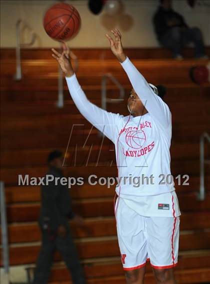 Thumbnail 1 in Antelope Valley vs. Laguna Hills (CIF SS D3AA Quarterfinals) photogallery.