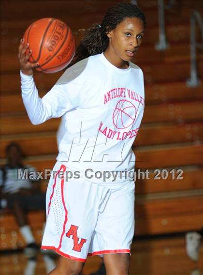 Thumbnail 3 in Antelope Valley vs. Laguna Hills (CIF SS D3AA Quarterfinals) photogallery.