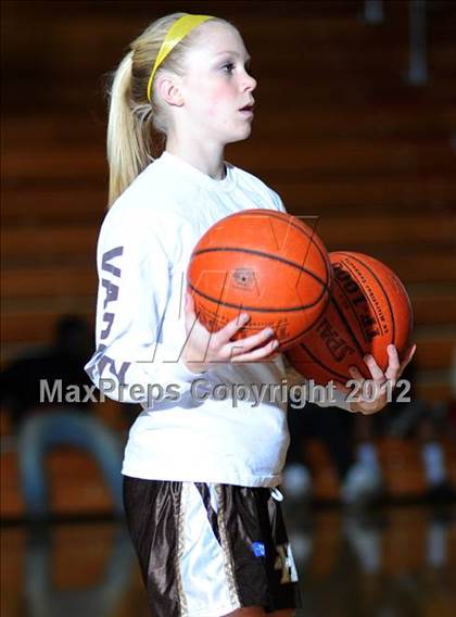 Thumbnail 3 in Antelope Valley vs. Laguna Hills (CIF SS D3AA Quarterfinals) photogallery.