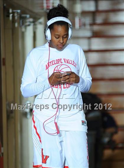 Thumbnail 1 in Antelope Valley vs. Laguna Hills (CIF SS D3AA Quarterfinals) photogallery.