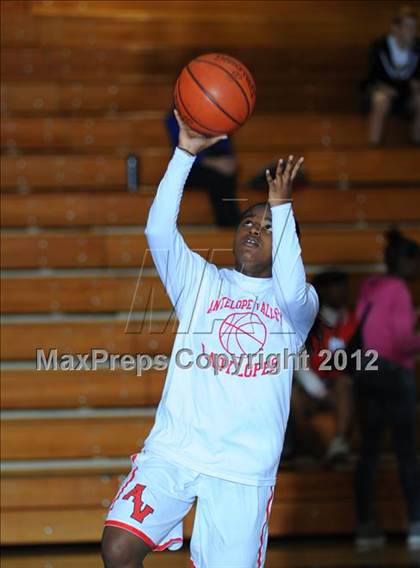 Thumbnail 1 in Antelope Valley vs. Laguna Hills (CIF SS D3AA Quarterfinals) photogallery.