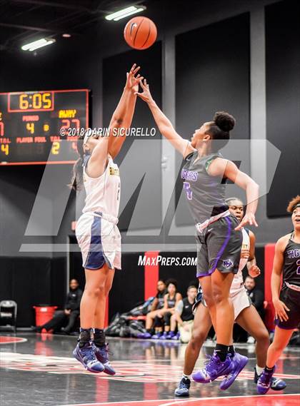 Thumbnail 3 in Riverdale Baptist vs. Millennium (Nike Tournament of Champions) photogallery.