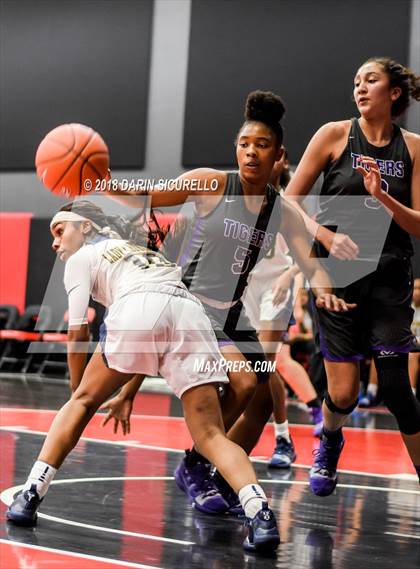 Thumbnail 3 in Riverdale Baptist vs. Millennium (Nike Tournament of Champions) photogallery.