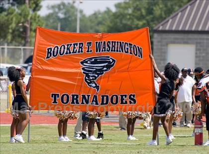 Thumbnail 3 in Washington vs Northside (Battle for the South) photogallery.
