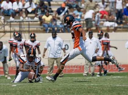 Thumbnail 3 in Washington vs Northside (Battle for the South) photogallery.