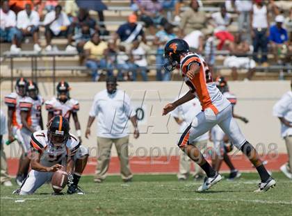 Thumbnail 2 in Washington vs Northside (Battle for the South) photogallery.