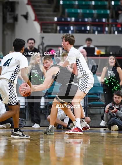 Thumbnail 2 in ThunderRidge vs. Fossil Ridge (CHSAA 5A State Final) photogallery.