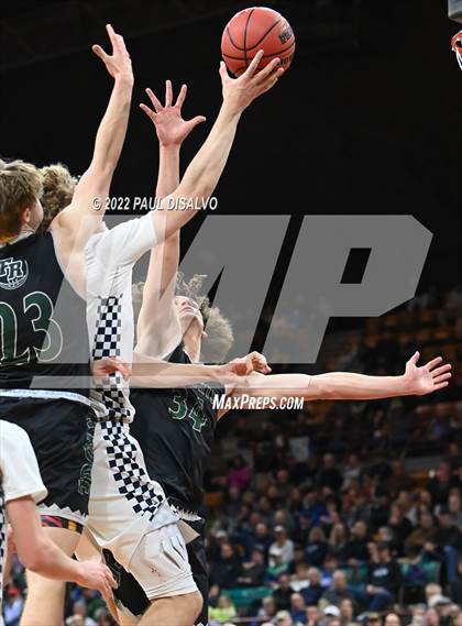 Thumbnail 2 in ThunderRidge vs. Fossil Ridge (CHSAA 5A State Final) photogallery.