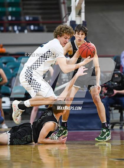 Thumbnail 2 in ThunderRidge vs. Fossil Ridge (CHSAA 5A State Final) photogallery.