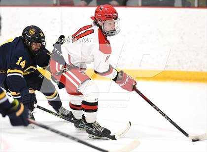 Thumbnail 3 in Trinity-Pawling vs. Frederick Gunn (Avon Christmas Classic 5th Place) photogallery.
