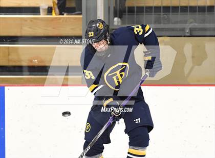 Thumbnail 2 in Trinity-Pawling vs. Frederick Gunn (Avon Christmas Classic 5th Place) photogallery.